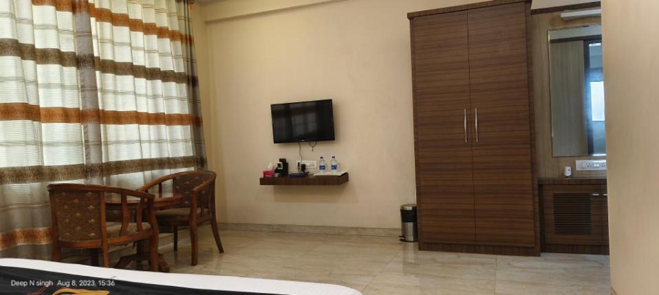 Hotel Kushala Executive Inn Thána Szoba fotó