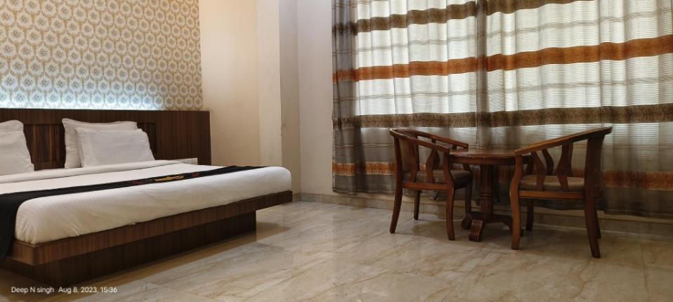 Hotel Kushala Executive Inn Thána Szoba fotó