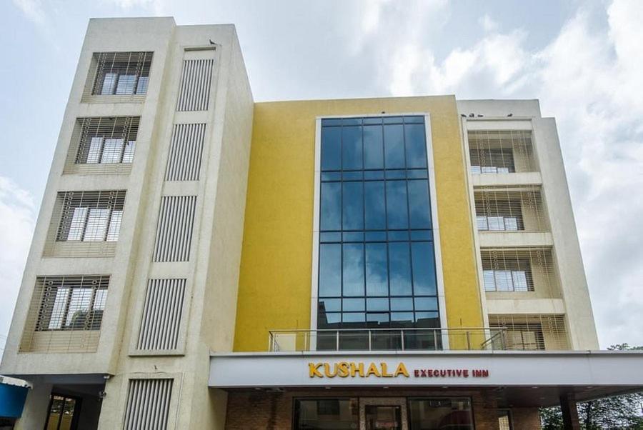 Hotel Kushala Executive Inn Thána Kültér fotó