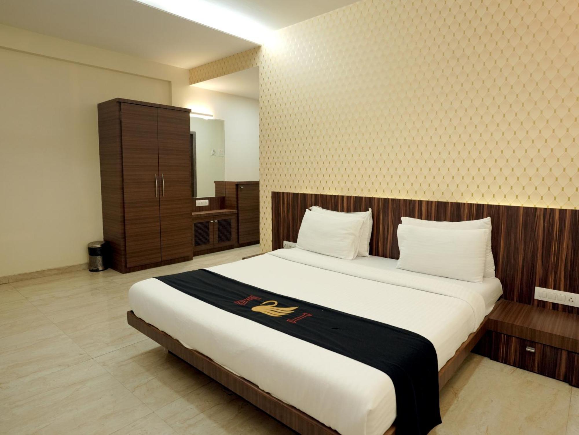 Hotel Kushala Executive Inn Thána Kültér fotó