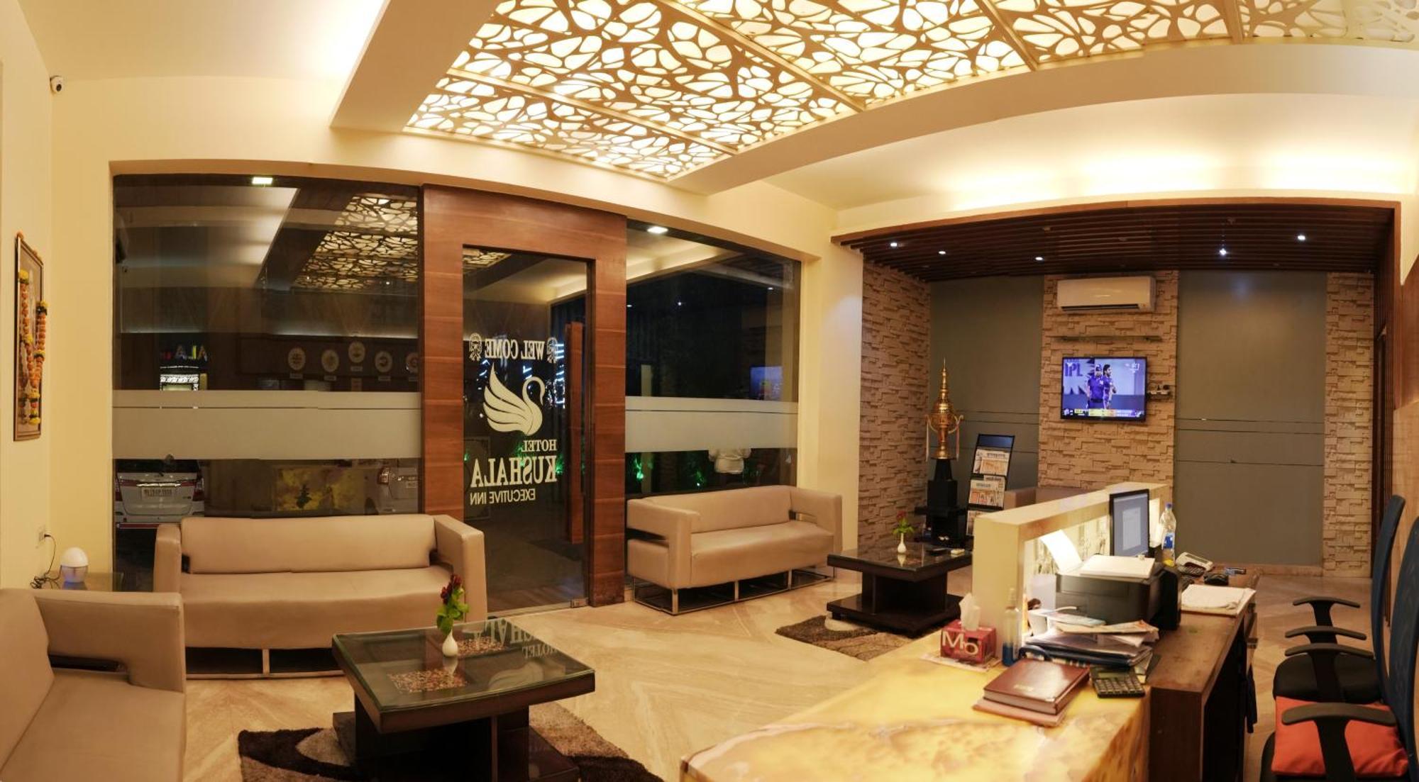 Hotel Kushala Executive Inn Thána Kültér fotó