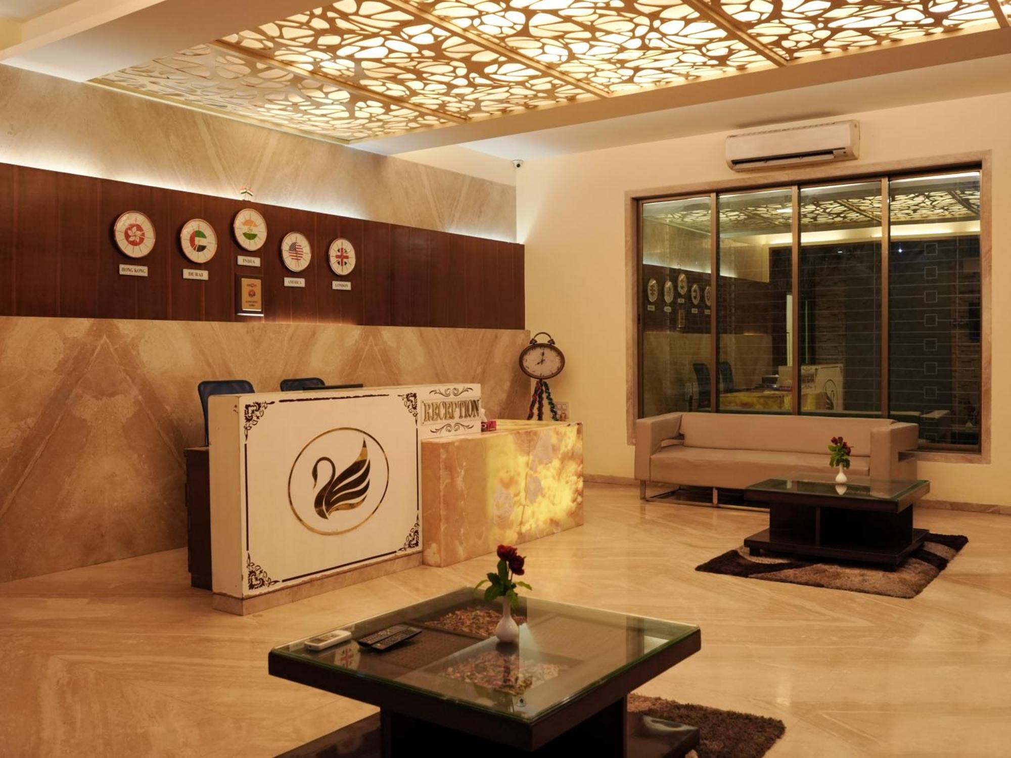 Hotel Kushala Executive Inn Thána Kültér fotó